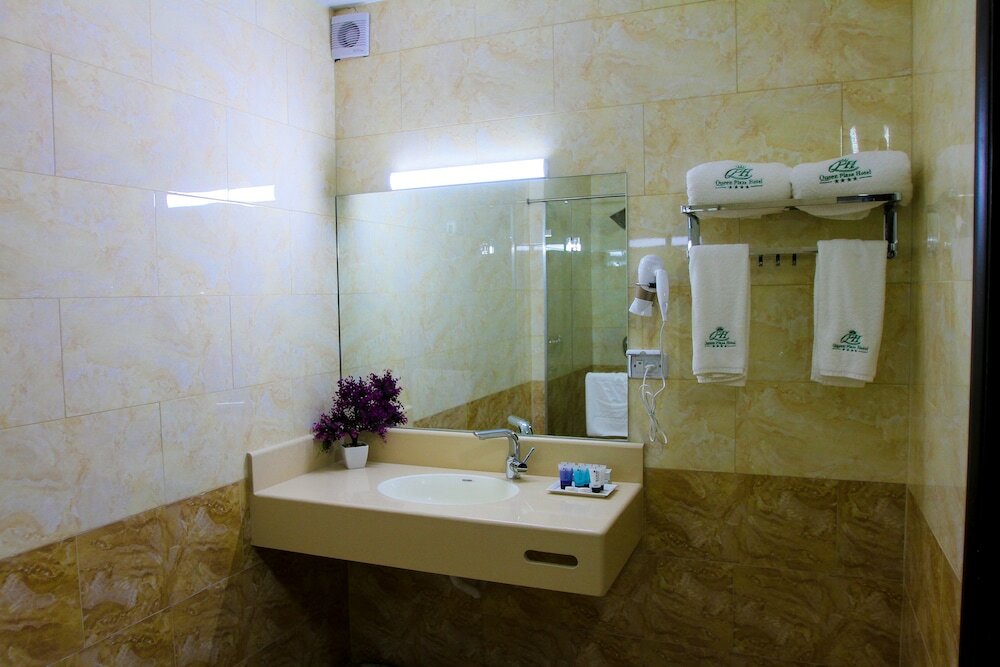 Фото Queen Plaza Hotel