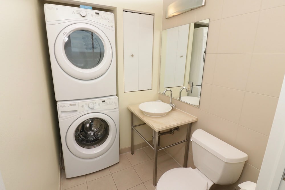 Фото Private Residences at Hotel Arya by SoFLA Vacations