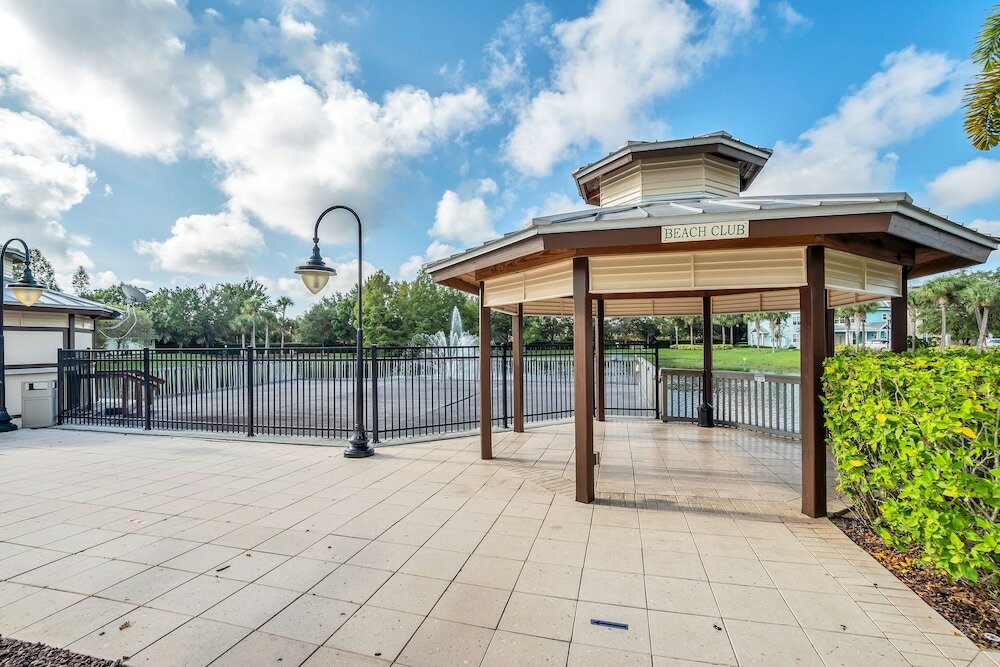 Фото Runaway Beach Club Resort