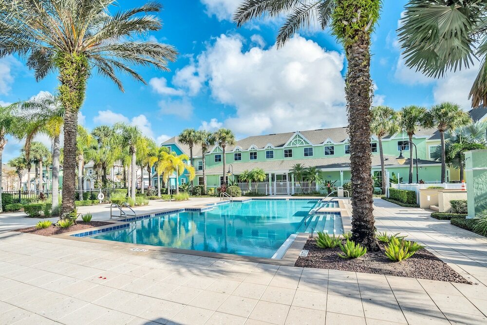 Фото Runaway Beach Club Resort