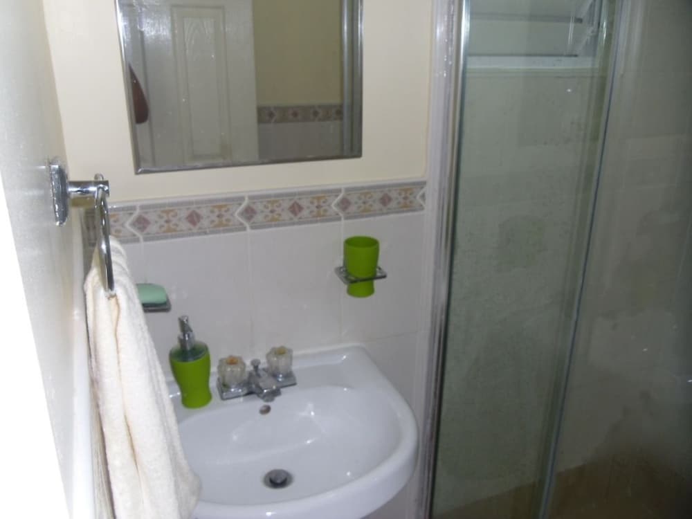 Фото New Kingston Apartments at Kensington