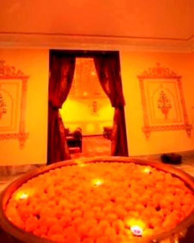 Фото Dynasty Hotel