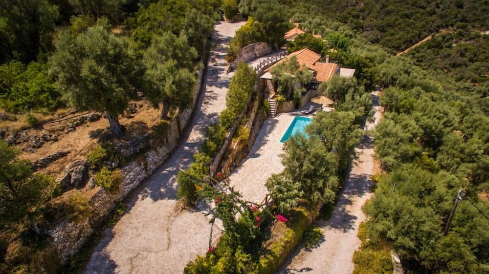 Фото Arethousa Villas