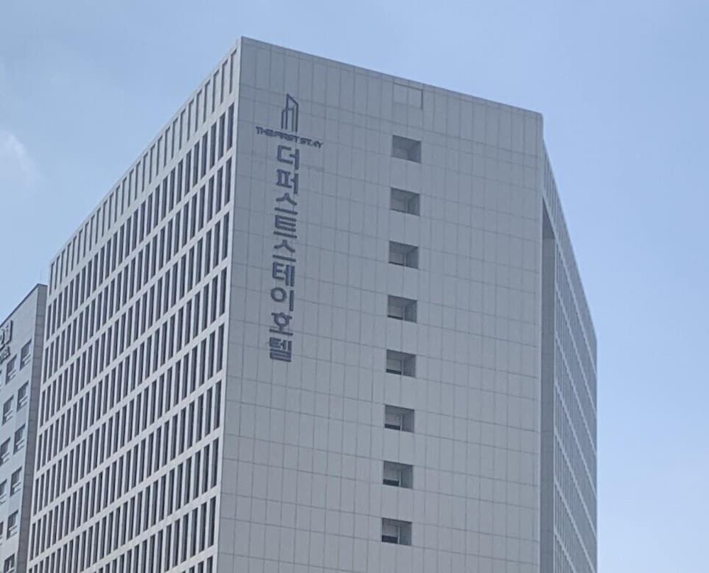 Фото First Stay Hotel