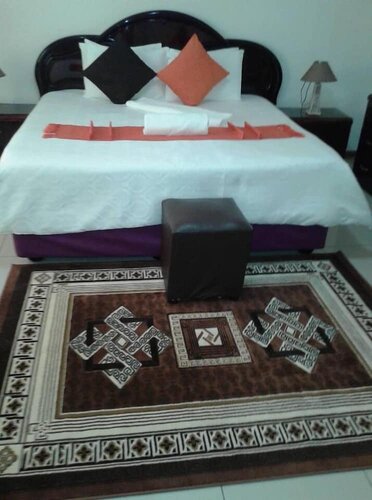 Гостиница Upper Room Guest House во Франсистауне