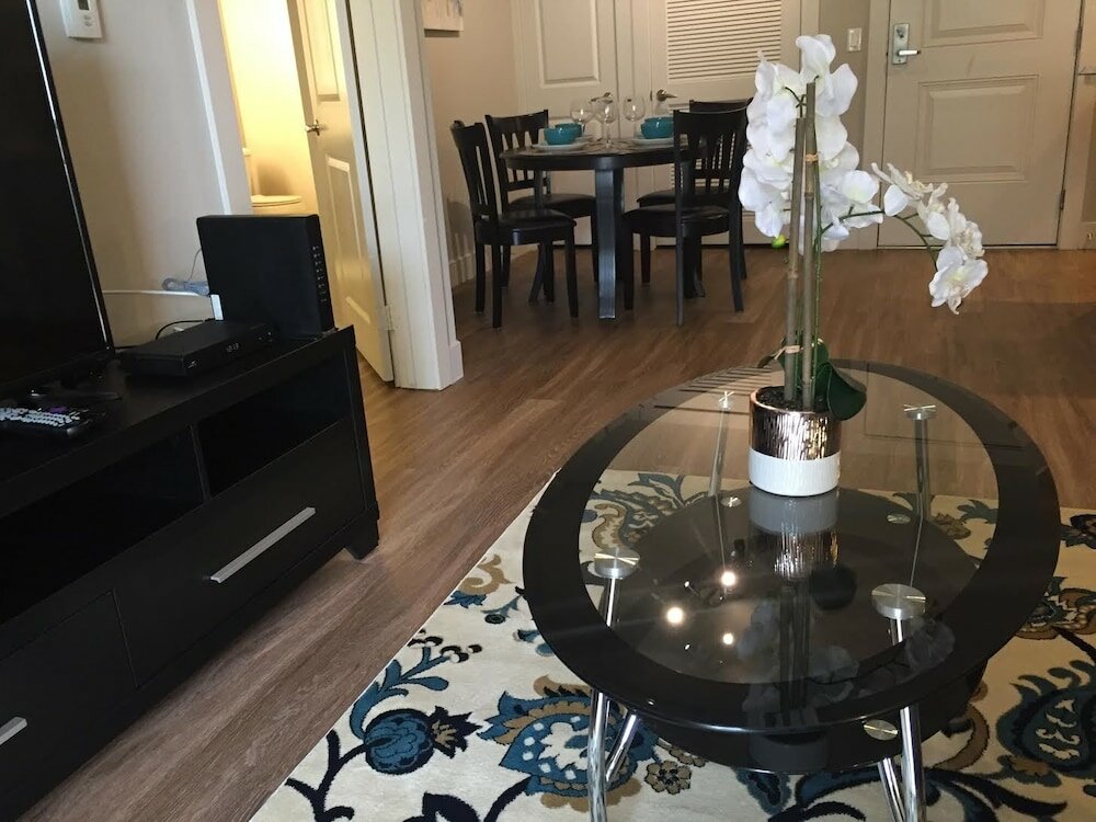 Фото Glendon Apartments