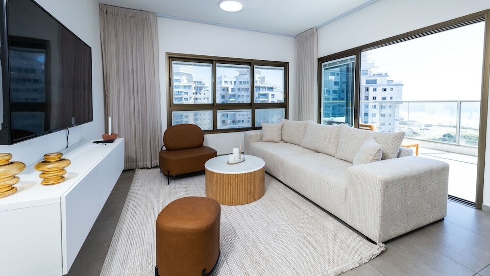 Фото SeaFront Luxurious 3 Br Apartment