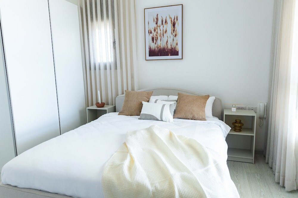 Фото SeaFront Luxurious 3 Br Apartment