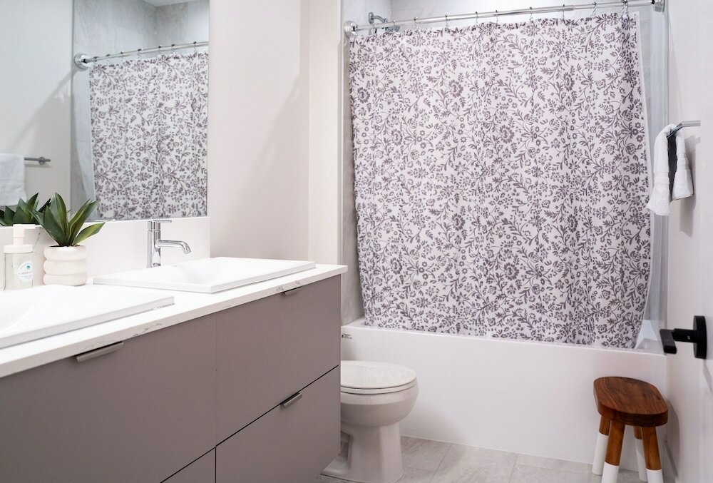 Фото Powder Pines Retreat Revelstoke Vacation