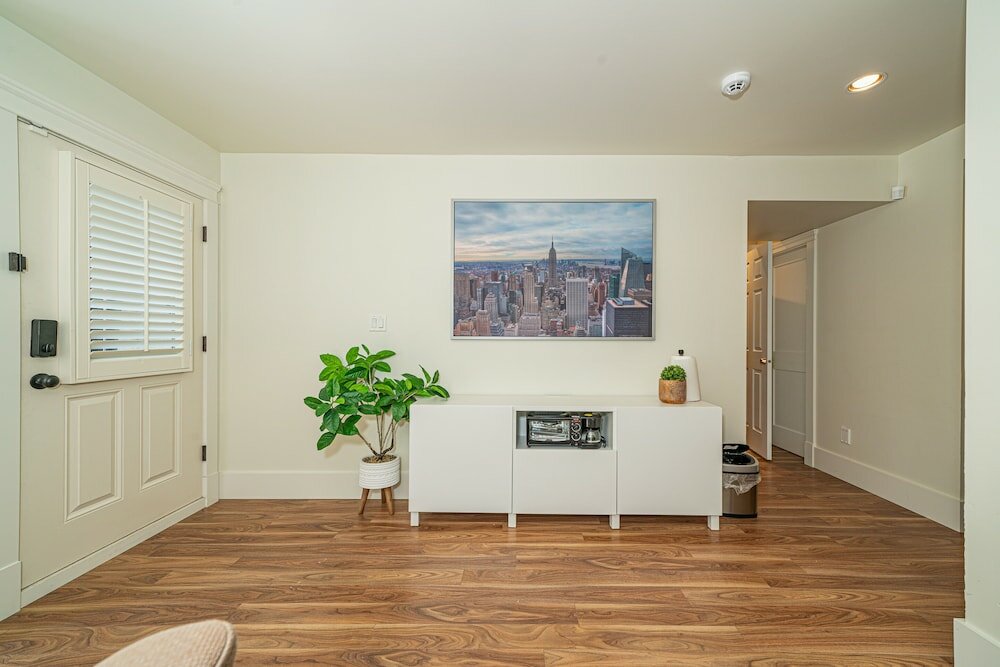 Фото Elegant & Cozy Escape West Vancouver