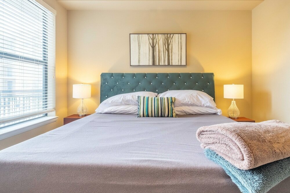 Фото Executive Suite With Pool & Gym