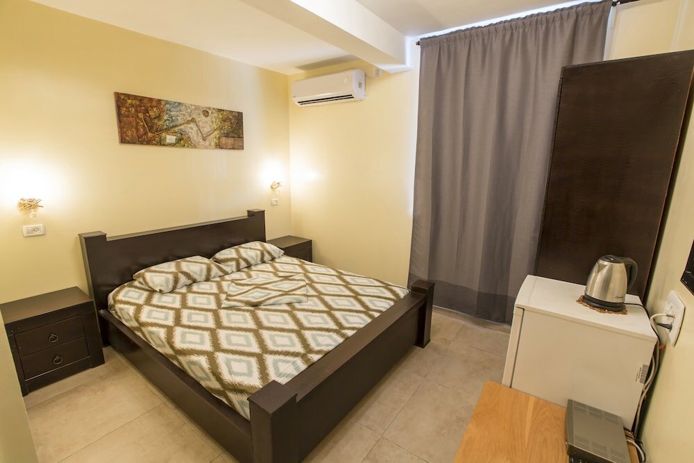 Фото Laguardia Hotel