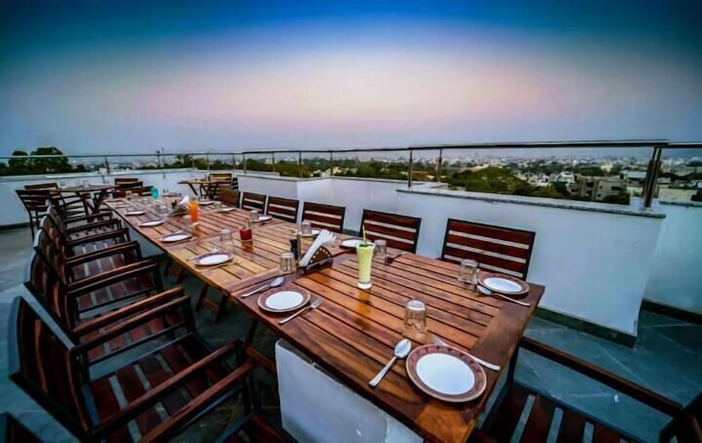 Фото One Earth Wonder Clif Udaipur