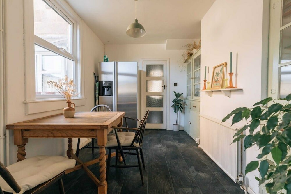 Фото Cosy & Charming 3 Bedroom Terraced Home, Bath!