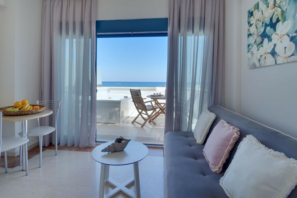 Фото Pyrgos Beach Hotel Apartments