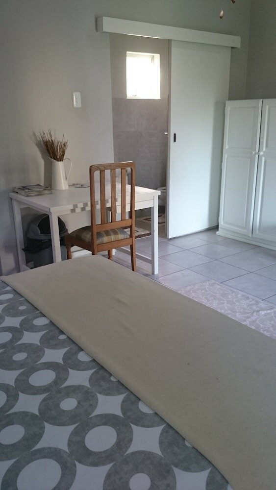 Фото At Eezzze Riversway Self Catering