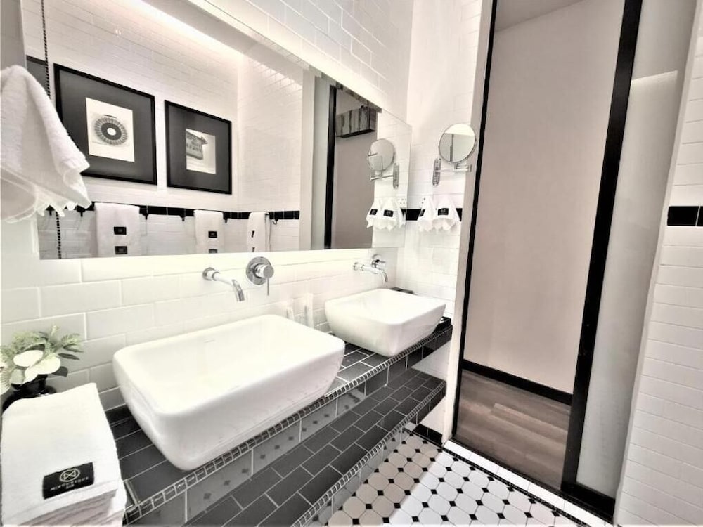 Фото Hotel Suria 18