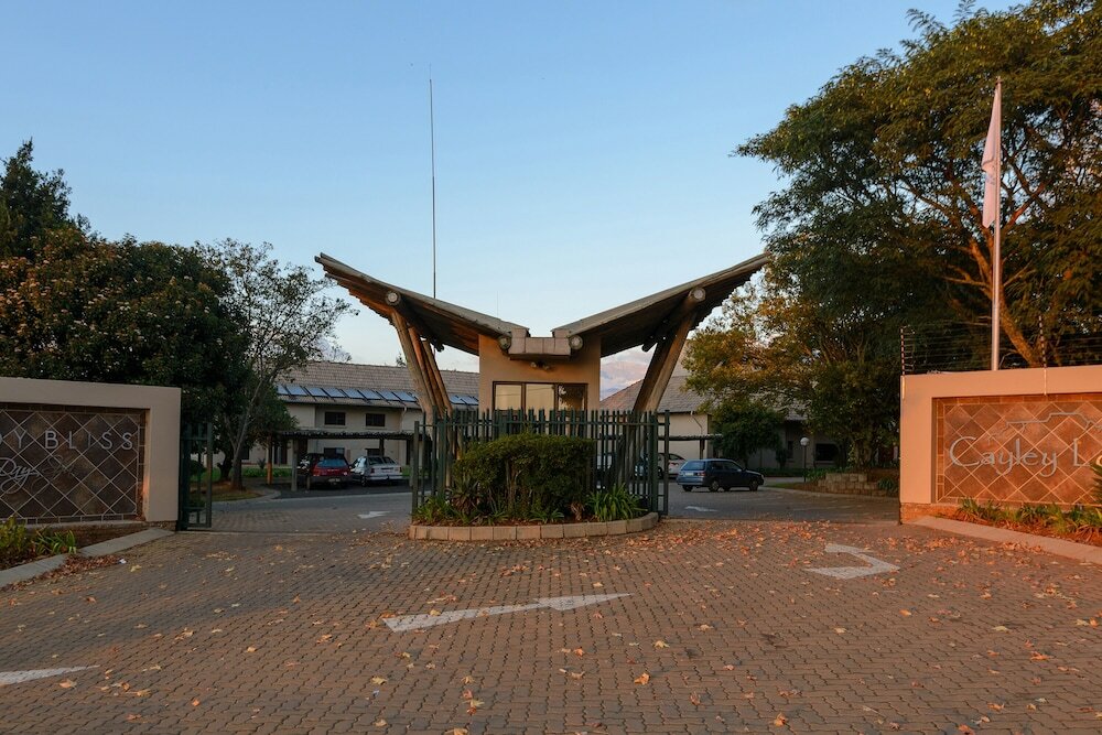 Фото Cayley Mountain Resort