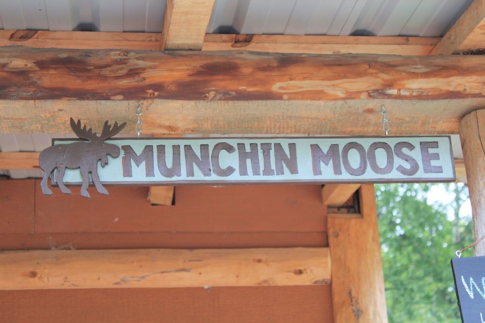 Фото Meandering Moose Lodging