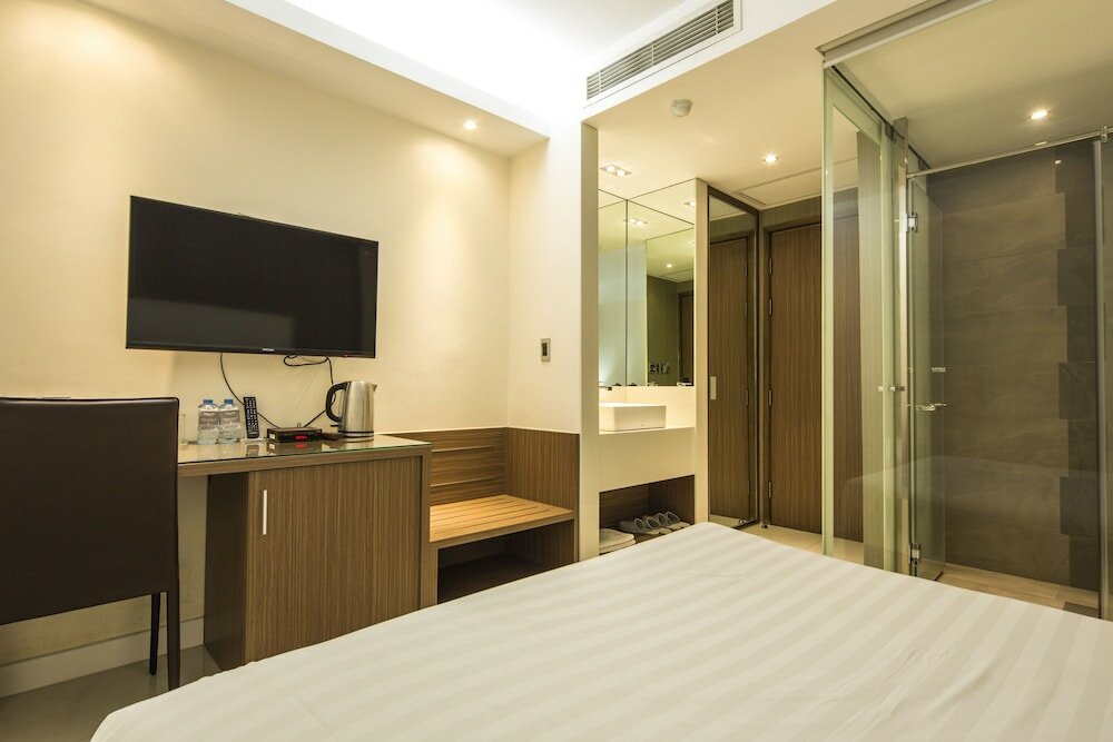 Фото The Luxe Hotel