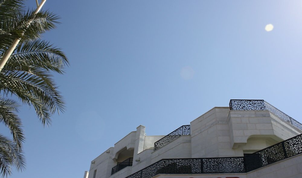 Фото Rich Royal Suites