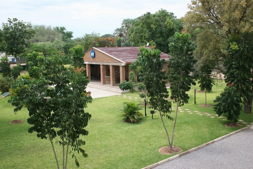 Фото The N1 Hotel & Campsite Victoria Falls