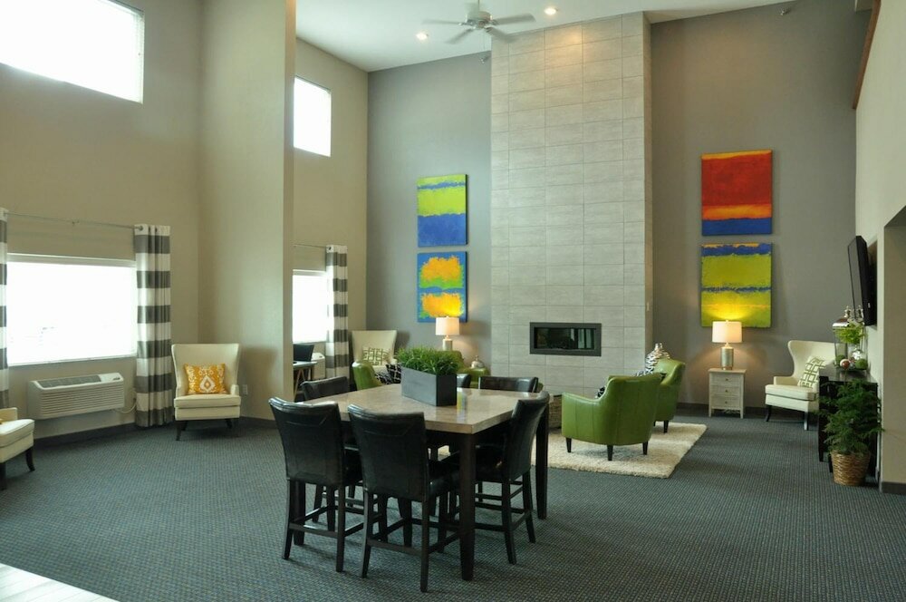 Фото Brookstone Lodge & Suites