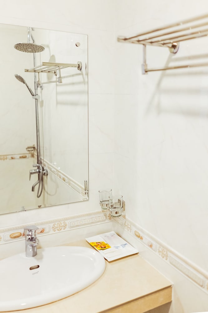 Фото Douangpraseuth Hotel