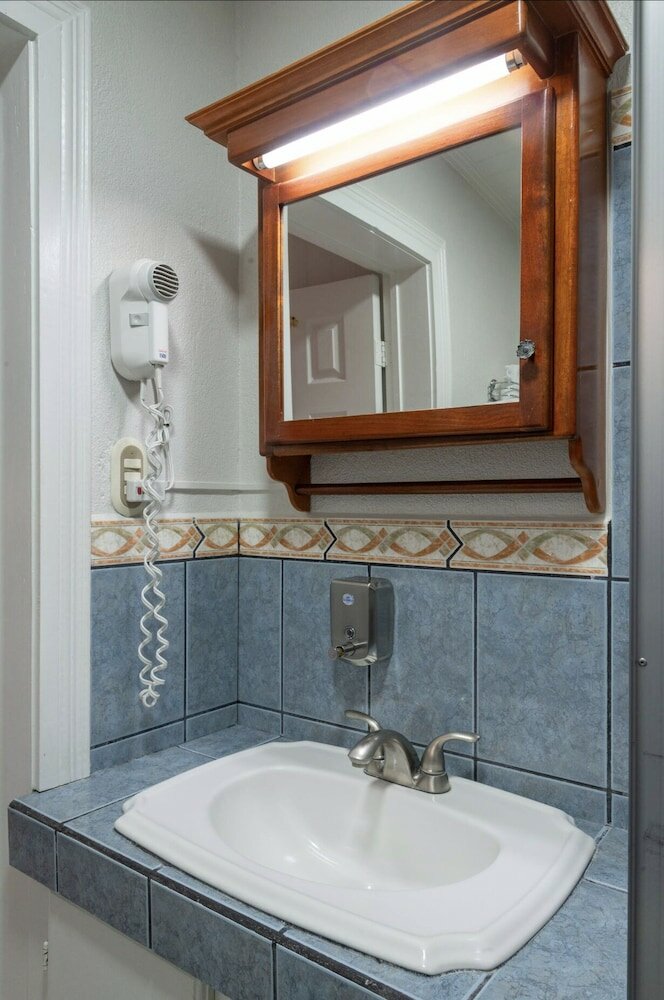 Фото Prado Inn & Suites