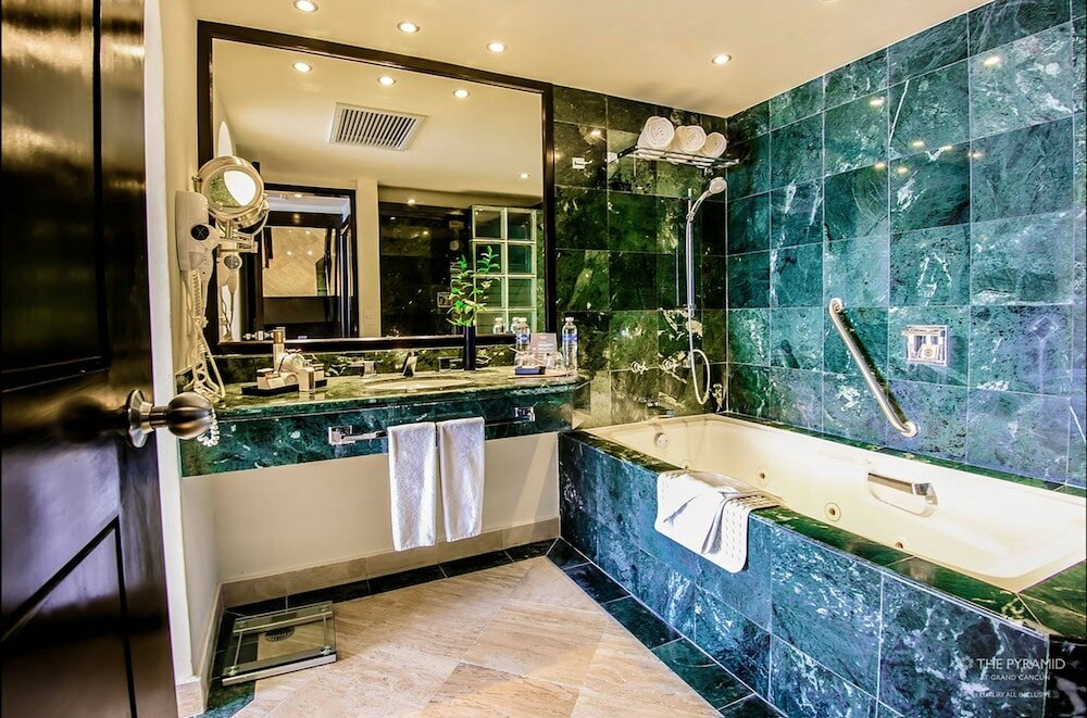 Фото The Pyramid Cancun by Oasis