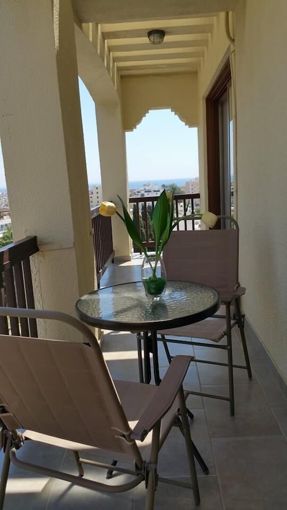 Фото Layiotis Hotel Apartments