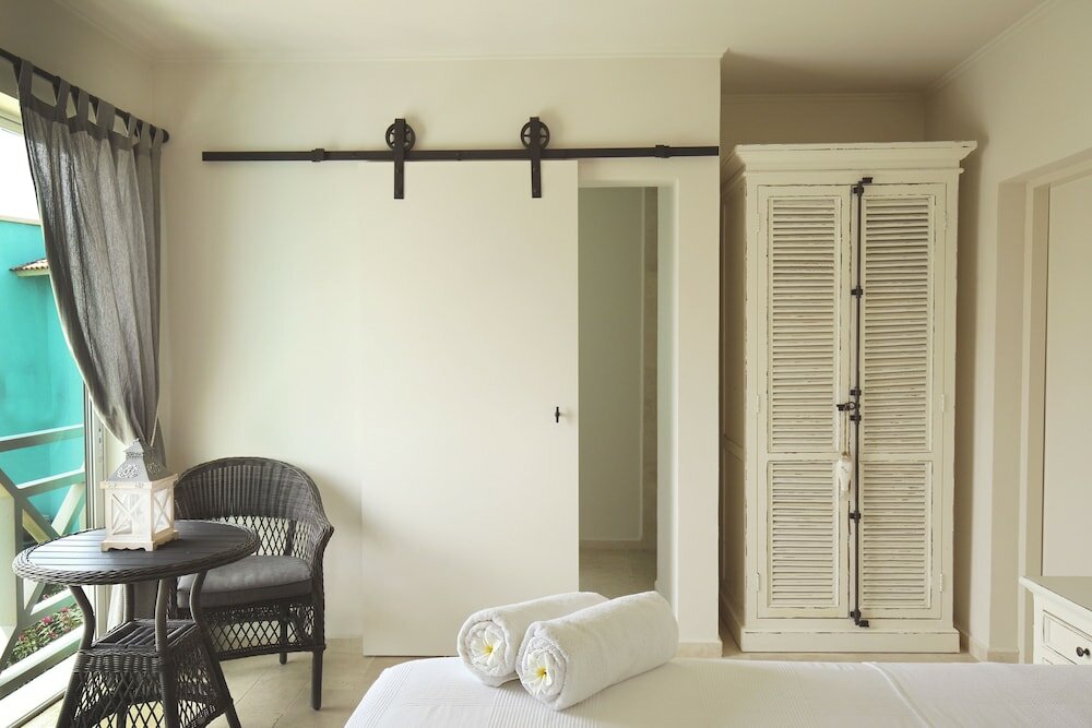 Фото Ocean Breeze Boutique Hotel & Marina