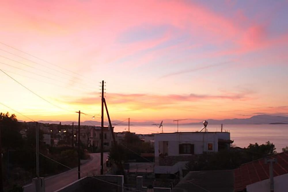 Фото Blue Dolphin Studios & Apartment