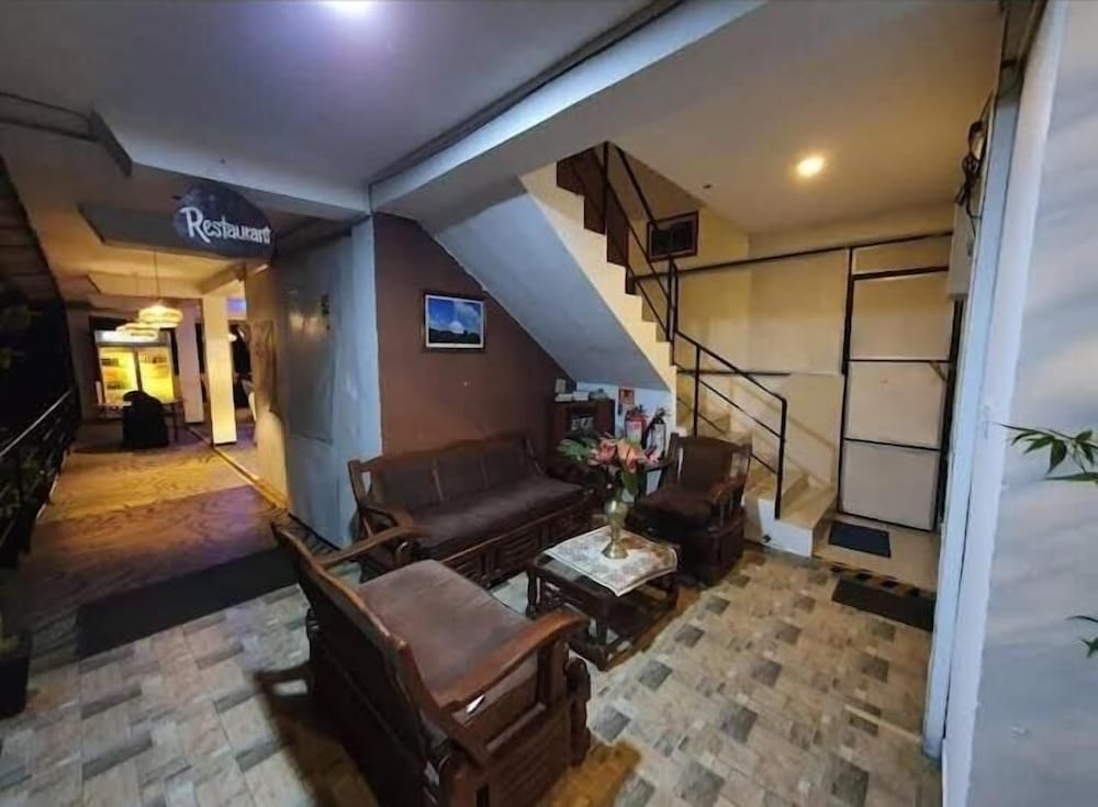 Фото White House Adam's Peak