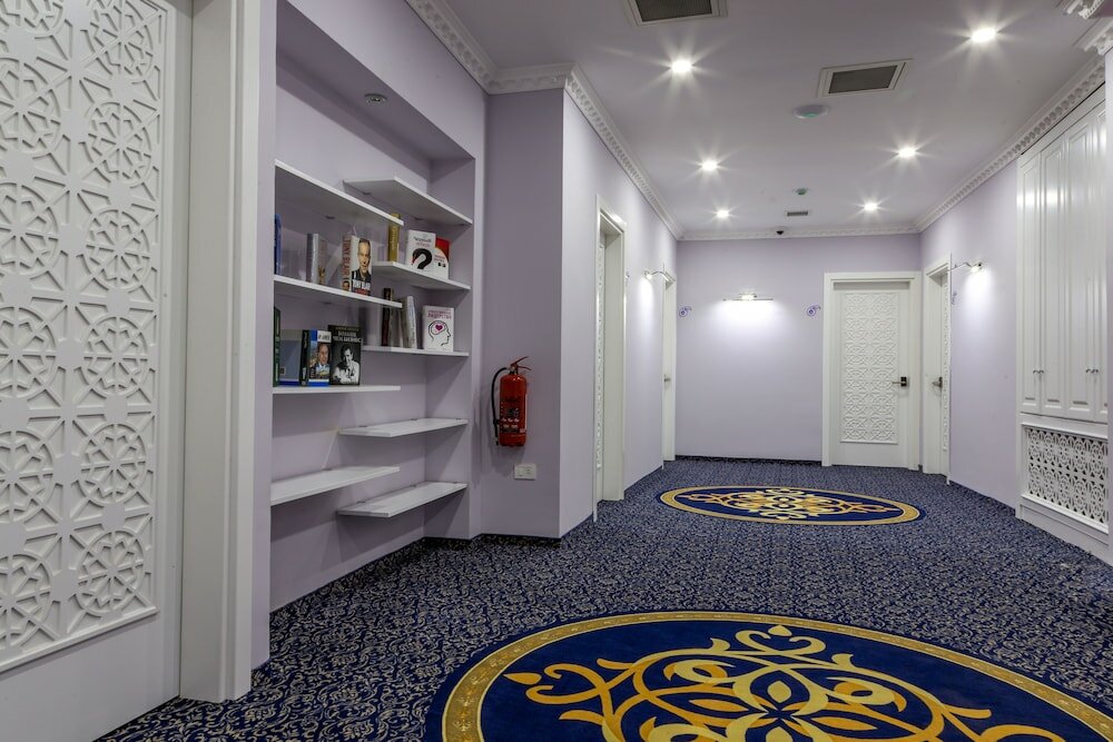 Фото Premier Old Gates Hotel