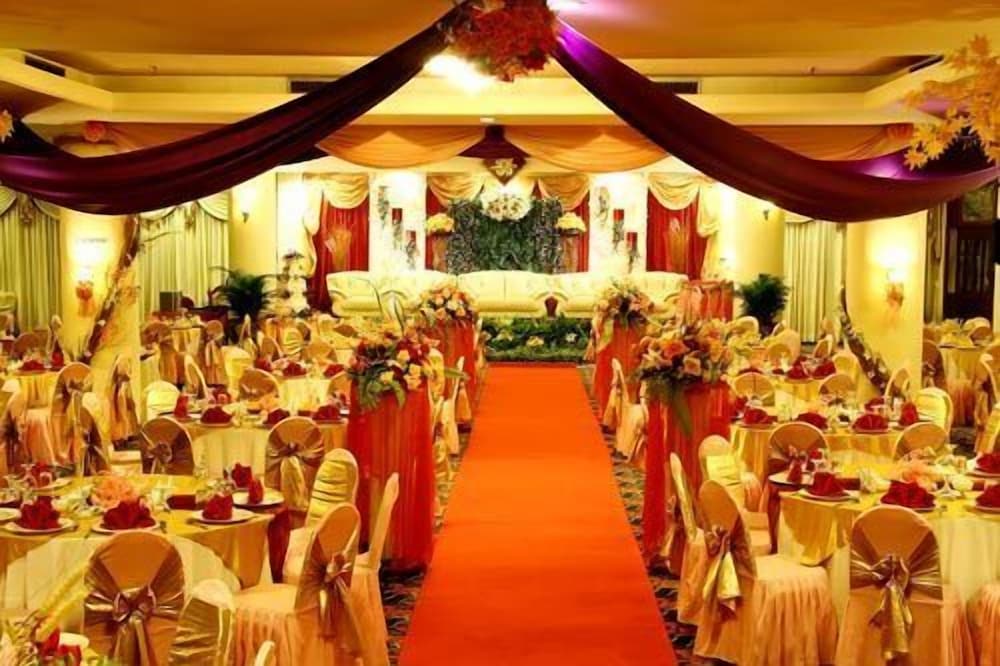 Фото Hotel Grand Tiga Mustika