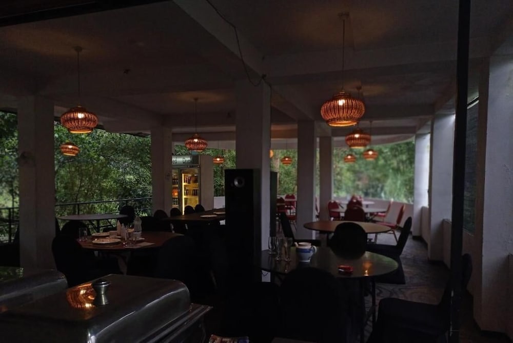 Фото White House Adam's Peak