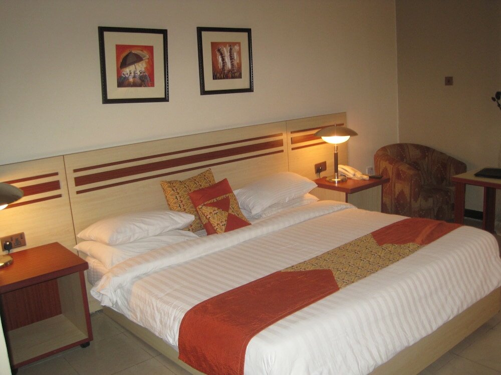 Фото Axari Hotel & Suites