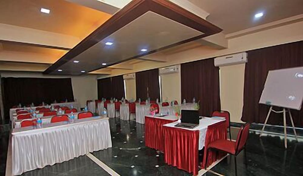 Фото Hotel The Metropole