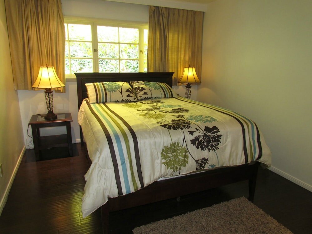 Фото 4 Bedroom Celebrity House with Pool & City View