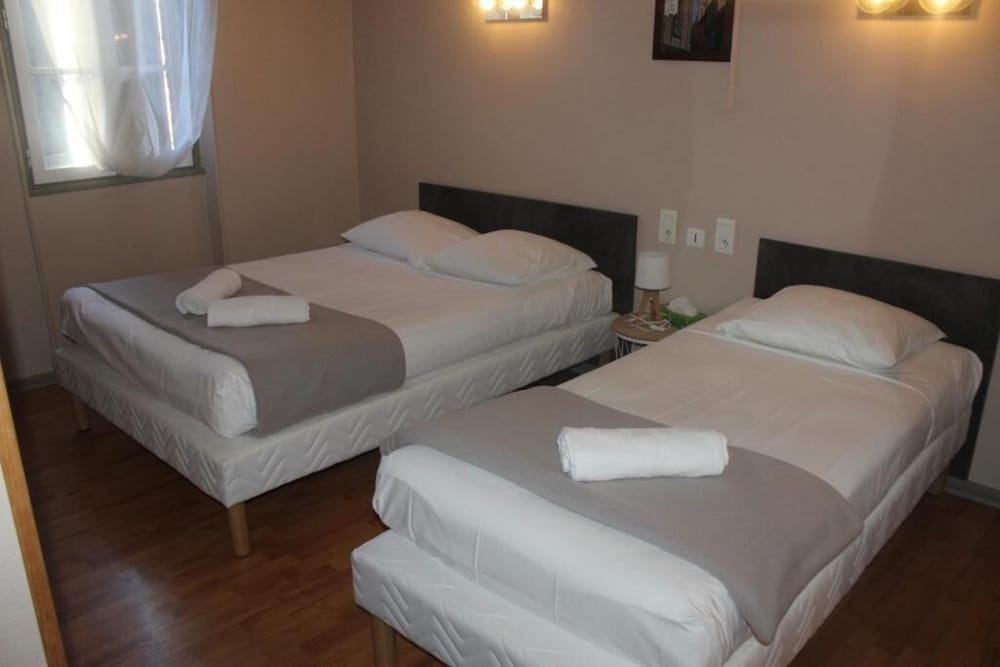 Фото Hôtel Le Rochegude