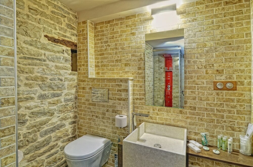 Фото Aithrio Guesthouse