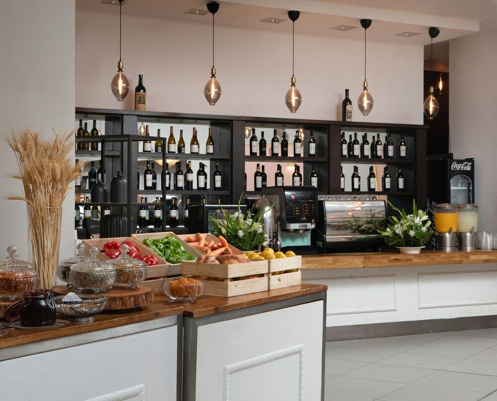 Фото Island Suites Hotel