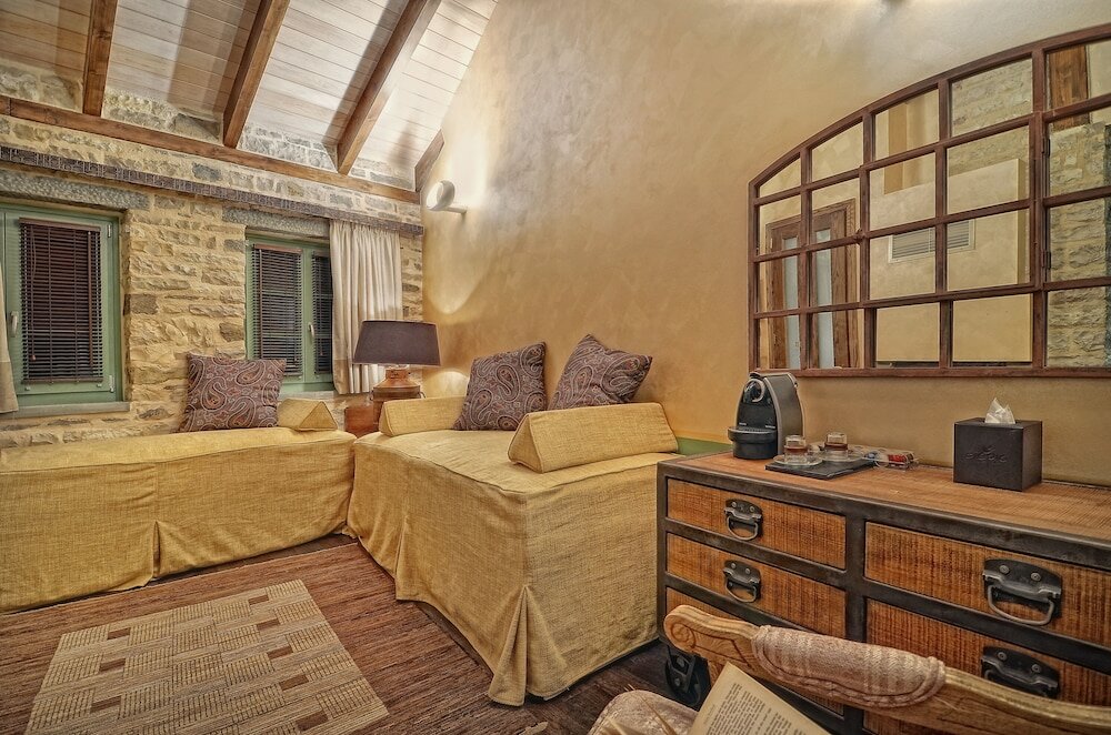 Фото Aithrio Guesthouse