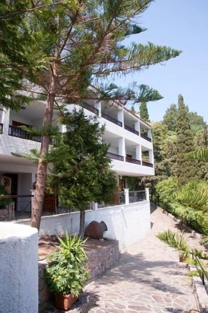 Фото Daphne Hotel