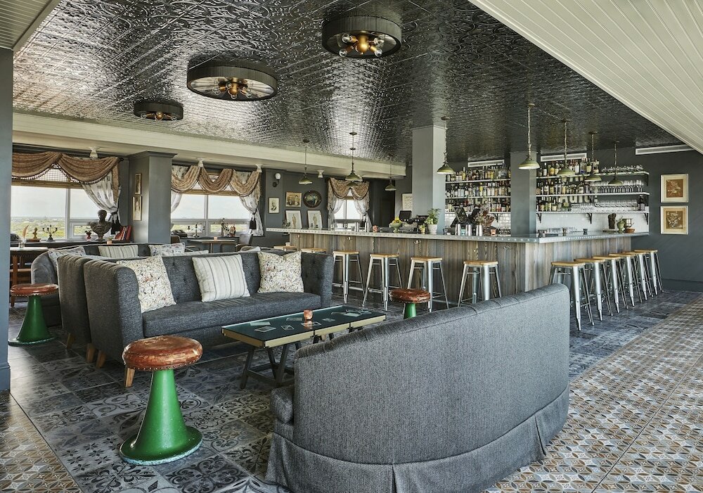 Фото The Pontchartrain Hotel