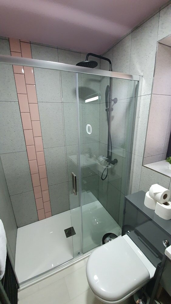 Фото Aaron Wise - 51 Fitzhamon