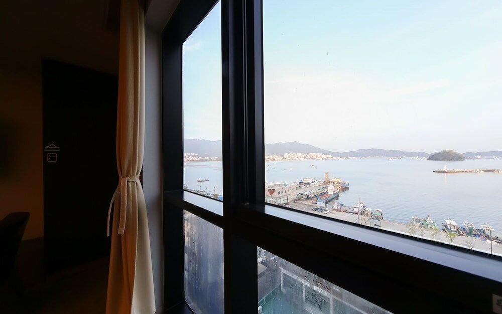 Фото Changwon Jinhae Lewis Hotel