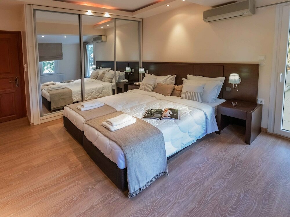 Фото A Private Haven: Hera with Secluded Pool and Garden