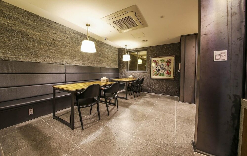 Фото Gupo Brown-Dot Hotel